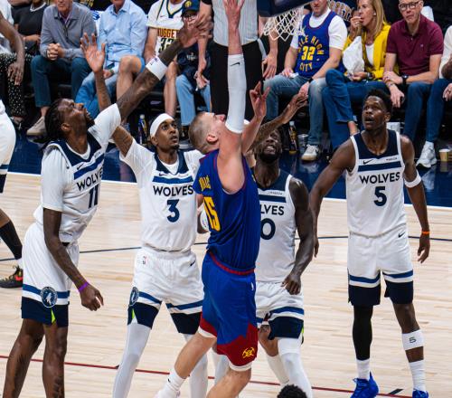 11！掘金慘遭19分逆轉(zhuǎn)，愛德華茲帶傷轟30分，約基奇狀態(tài)低迷