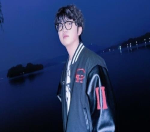 EDG康康分享生活照片：凌晨四點的西湖見過了