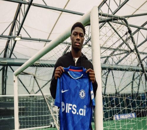 羅馬諾：切爾西與17歲后衛卡爾文迪亞基特簽下職業合同