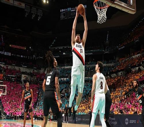 被文班亞馬各種打爆！開拓者先發中鋒看起來真的打不了高端局