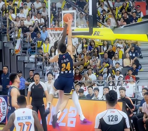 兩戰20中5，扣籃不中+三分犯規遭杜鋒噴，球迷：用徐昕換回個廢人