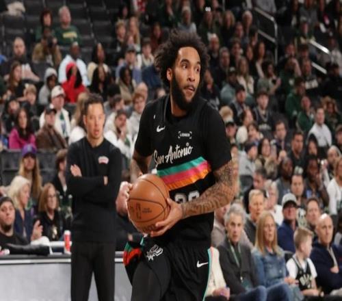 又一次很好地扮演了3D鋒線的角色，馬刺應該給他提供更多的球權