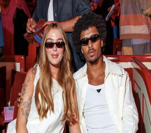 阿德耶米太太：我丈夫有很多可以轉(zhuǎn)會(huì)的機(jī)會(huì)，但他非常忠誠(chéng)