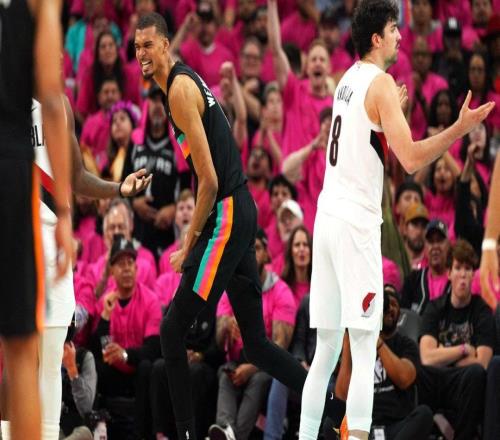 未來可期，馬刺隊文班亞馬在鄧肯和大衛(wèi)羅賓遜面前展現(xiàn)統(tǒng)治力