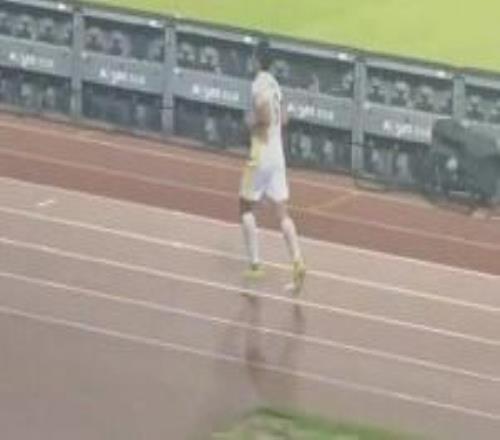 張玉寧回復球迷：去年沒謝場是傷退兩次轉會給浙江留了100多萬歐