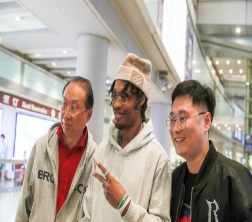 北京男籃官宣：新外援阿隆德斯威廉姆斯完成簽約將穿31號(hào)球衣