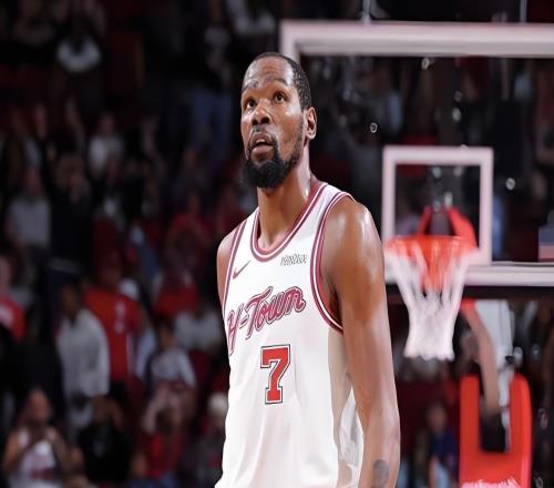 杜蘭特右髕腱深度挫傷！參加一半訓練內容，能否出戰G2將臨場決定