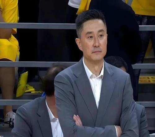 廣東隊(duì)二連敗跌出前四，最大問題在杜鋒，附加賽或?qū)﹃噺V州龍獅