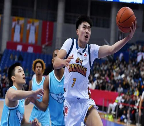 CBA要變天了！四川41連敗球員都快跑光了，香港金牛3連冠坐等升級