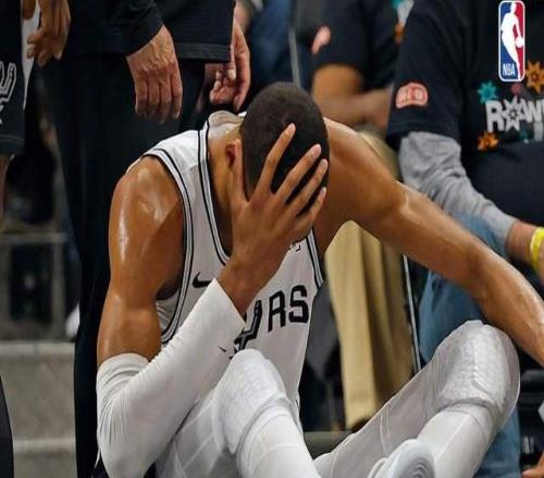 令人揪心！文班亞馬腦袋砸地，傷情如何名記回應(yīng)，馬刺遇上麻煩