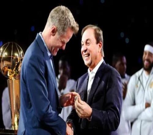 美記：科爾本周和勇士高層會(huì)面，商討自己的未來