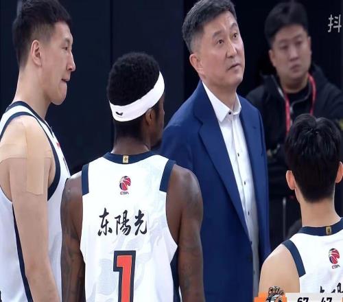 廣東男籃正式官宣，2米11空間型大外援加盟，薩姆納或被取消注冊