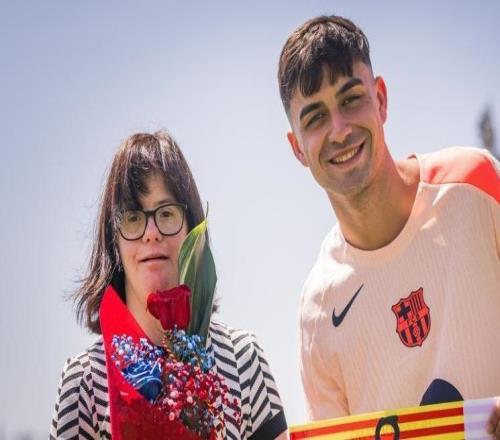 做公益，世體：佩德里與唐氏綜合征女青年會面，雙方交換禮物