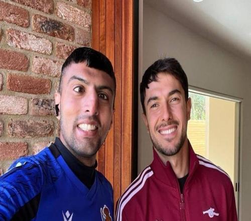 一皇社球迷在倫敦送外賣，接到蘇比門迪訂單后穿皇社球衣上門