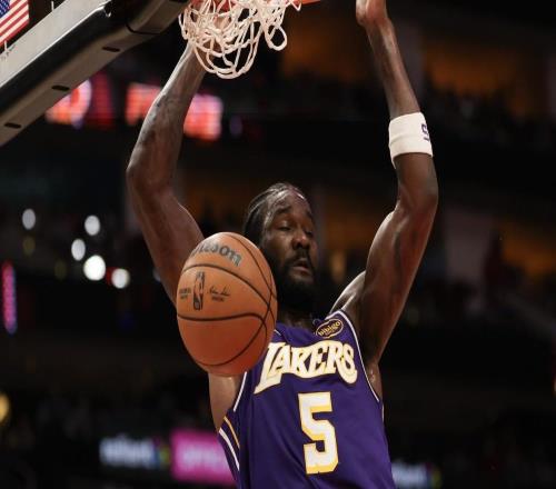 對位湖人雙塔，火箭2當家僅17中5！若追逐字母哥，斯通主動變被動