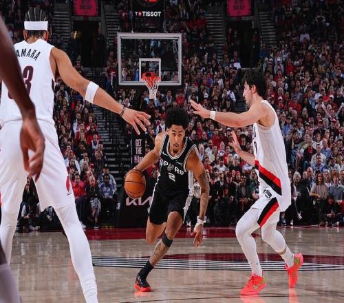 狀元不在榜眼頂上，哈珀12中9高效斬落27分10籃板，正負值+25