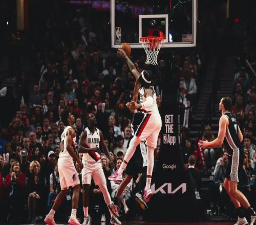 15分大逆轉！馬刺21復仇開拓者，裁判搶戲，卡斯爾33+5榜樣立功