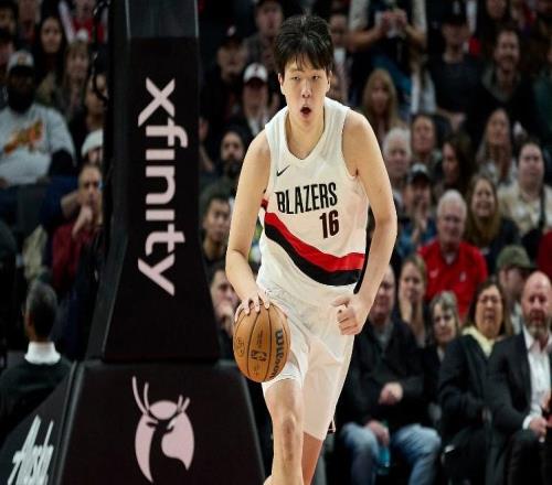 破中國球員8年季后賽數據荒！楊瀚森37秒1籃板兩場季后賽仍0分