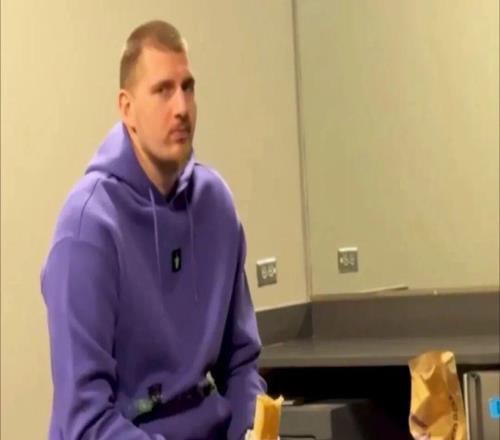 好變態！約基奇內褲被偷了！！！