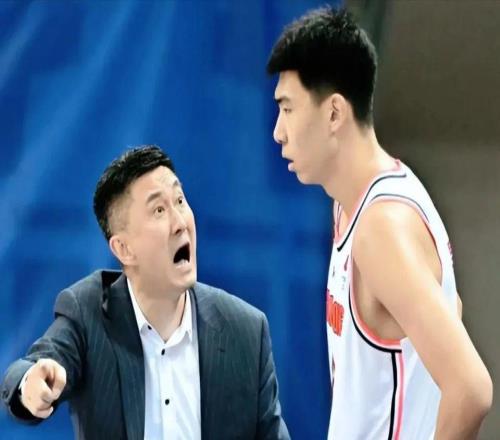 離開杜鋒1年，徐昕斬獲5項榮譽、3數據聯盟前2！球迷：陳家政快走