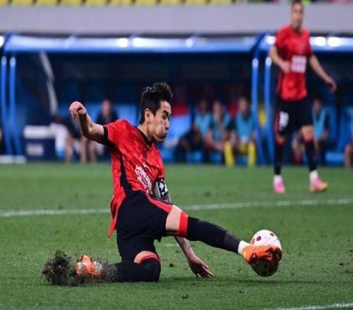 愛看成都主場(chǎng)大捷！蓉城40浙江豪取五連勝，不敗領(lǐng)跑中超