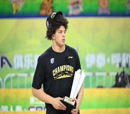 常規賽表現完美，上海男籃距離CBA總冠軍近了，傷病與經驗是僅有的軟肋