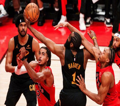 總分22追平，騎士5大敗因輸?shù)貌辉」莾蓱?zhàn)15失誤+米切爾狂鐵