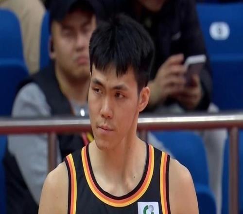 歷史罕見(jiàn)里程碑！龐崢麟“菜鳥(niǎo)”賽季入選CBA本土最佳一陣