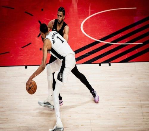 11493！文班亞馬復出27+11+7封蓋，馬刺19分逆轉大勝開拓者