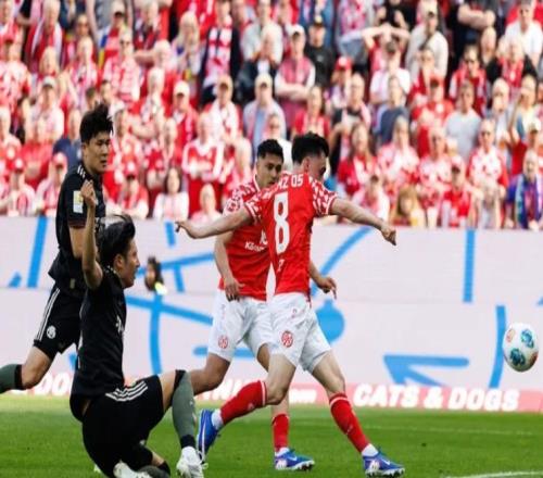 拜仁被打崩！半場3球落后，4年第一次，烏爾比希一臉尷尬