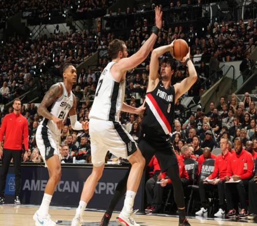 開拓者多慘：連遭15分+19分逆轉丟賽點G4下半場3573狂輸38分