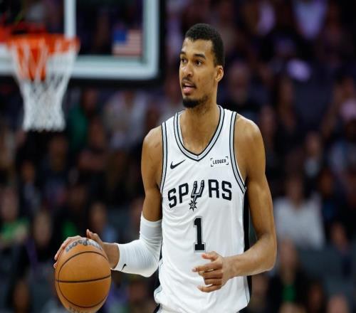 文班27+11+3+4+7封蓋，太子王者歸來(lái)鎖開拓者奇兵，馬刺31奪賽點(diǎn)