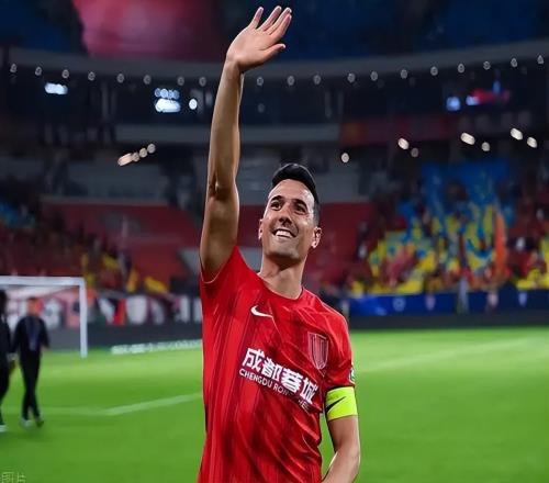 意外！周定洋在蓉城是雷打不動(dòng)的核心，為何來到新鵬城卻連場(chǎng)替補(bǔ)