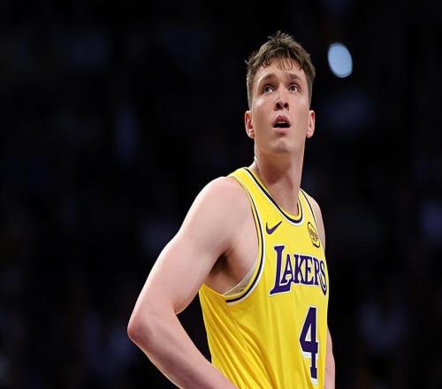 連續(xù)命中兩記三分，湖人替補側(cè)翼新星值得更多的信任和支持