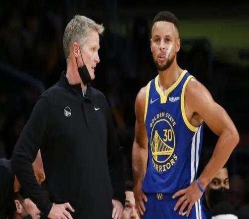 科爾：庫(kù)里追夢(mèng)退役了我們也退休吧續(xù)約談判將在未來(lái)兩周內(nèi)進(jìn)行