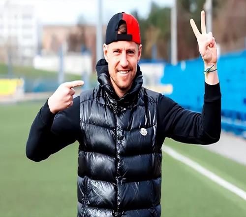 恭喜：中國男足21歲新秀登陸歐洲，聯(lián)手中超名宿，正式開啟留洋