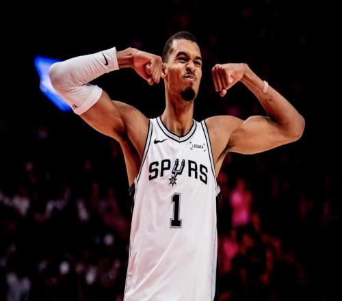 41！馬刺全隊(duì)6人上雙，晉級(jí)半決賽，文班亞馬高效拿17分14板6帽