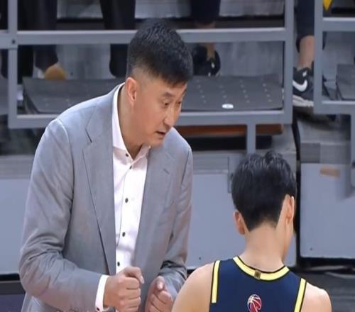 廣東隊主場慘敗，胡明軒和4外援集體迷失，徐昕13+11打臉杜鋒