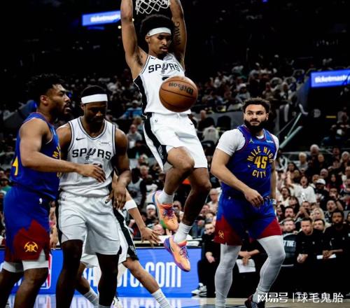 真的沒油了24歲在勇士捧起總冠軍，34歲征戰季后賽，場均2分