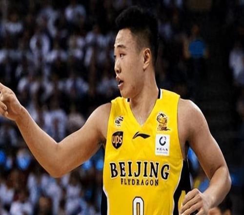 賀希寧哭了！蟄伏五年重返國家隊，兩記三分拯救中國男籃