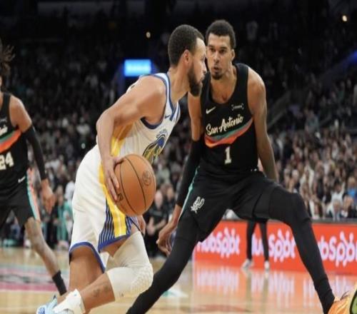 福克斯：論攻防兩端的影響力，文班是現(xiàn)役唯一比肩庫(kù)里的人