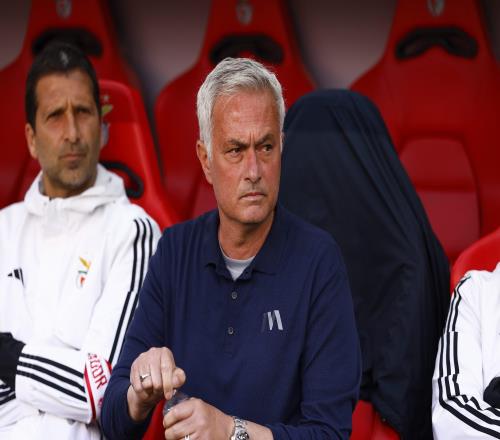 隊報：一些皇馬高層認為穆帥已過時，但老佛爺非常欣賞他