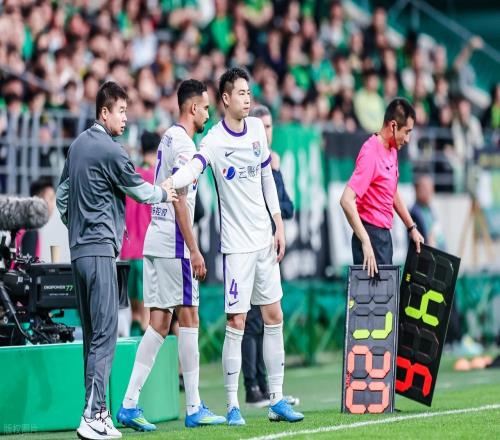 謝蒂內剛在津門虎找到最佳狀態，他就受傷不能出戰，季勝攀將上位