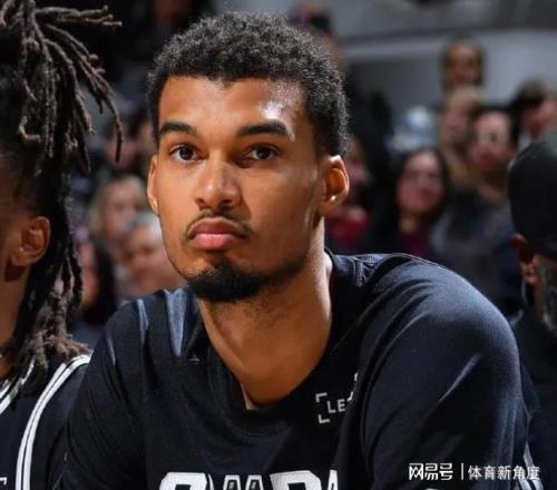 我去，什么情況！文班福克斯互相捧哏