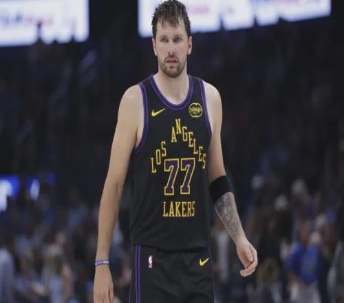 湖人瞄準(zhǔn)年輕中鋒補(bǔ)強(qiáng)陣容，東契奇要"快"不要"等"