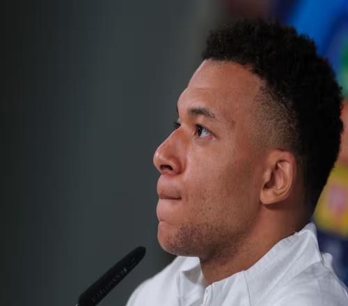 法國(guó)足球大將受傷，或?qū)⑷毕瘜?duì)陣西班牙，四大皆空賽季遭重創(chuàng)