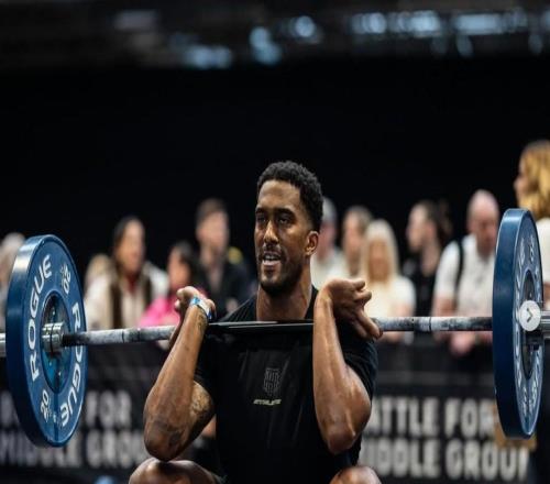 前英超后衛(wèi)迪斯汀參加健身綜合體能挑戰(zhàn)賽，48歲練出健碩身材