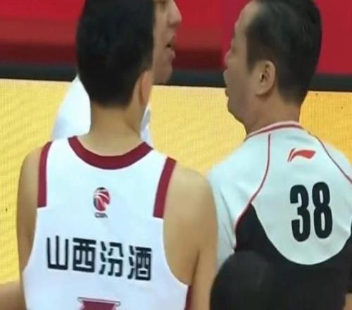 山西外教暗諷青島主場“8打5”事出有因與CBA名哨早已結下梁子
