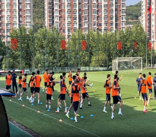記者：山東隊五外援參加球隊訓練，高準翼、王大雷參加合練