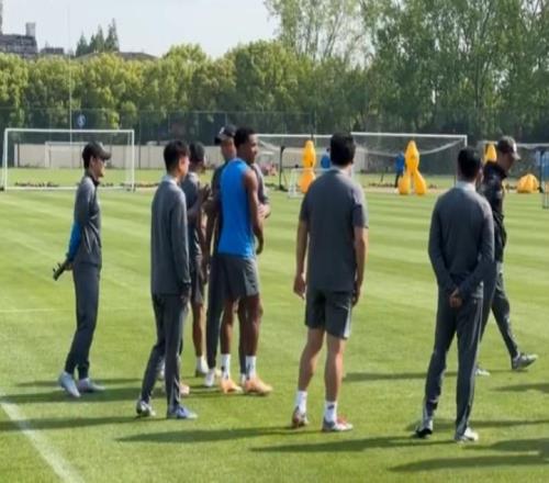 滬媒：李可依舊缺席申花訓練，米內羅單獨訓練能否出場存疑